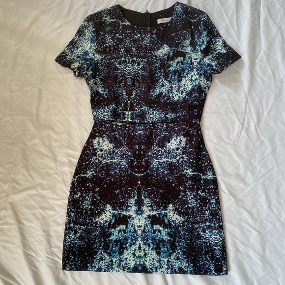NWOT LF Tight Shift Dress with Cut Out Tummy - Picture 3 of 4